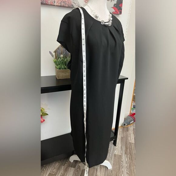H&M Women’s  Plus Sheath Dress Cap Sleeve Round Neck With Details Size 2XL - Picture 5 of 15